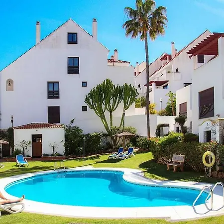 En Nueva Andalucia - La Maestranza Apartment *